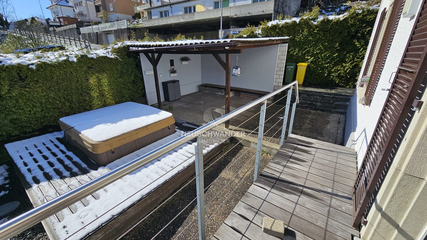 Terrasse couverte et Jacuzzi