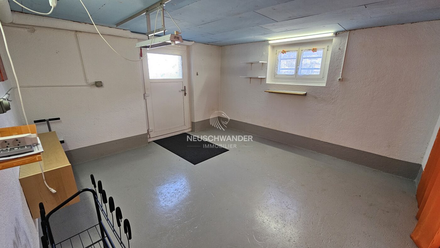 Pièce au rez inférieur avec entrée privée