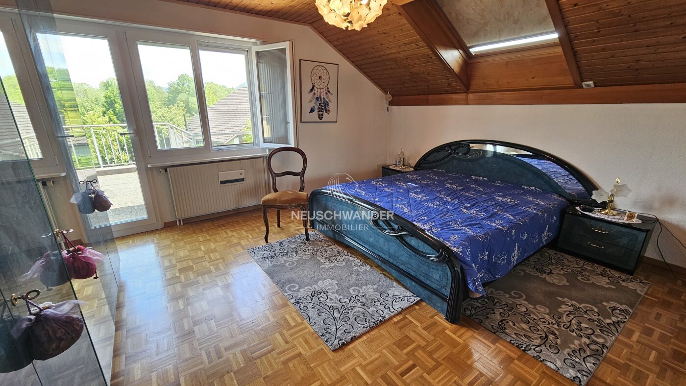 Chambre n°3 à coucher à l'étage avec accès direct au balcon / terrasse orienté EST