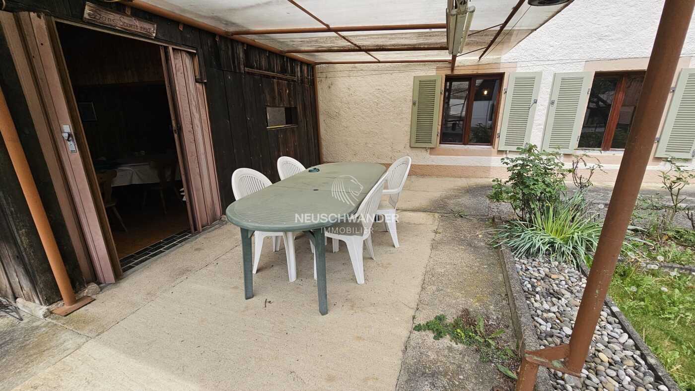 Terrasse couverte avec accès au carnotzet