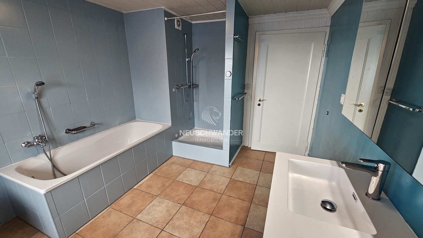 Salle de bains entièrement équipée