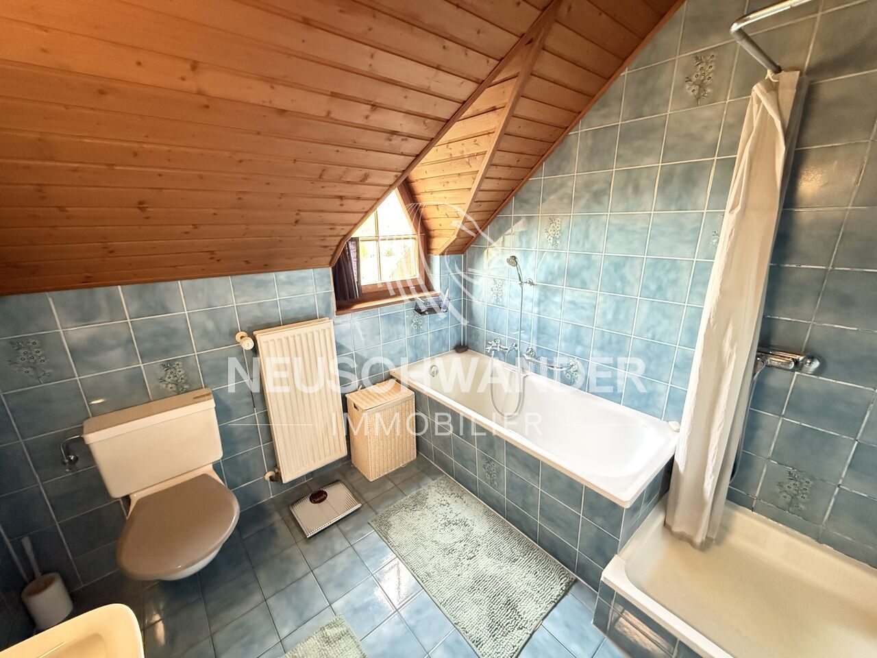 Salle de bain fonctionnelle mais à rafraîchir