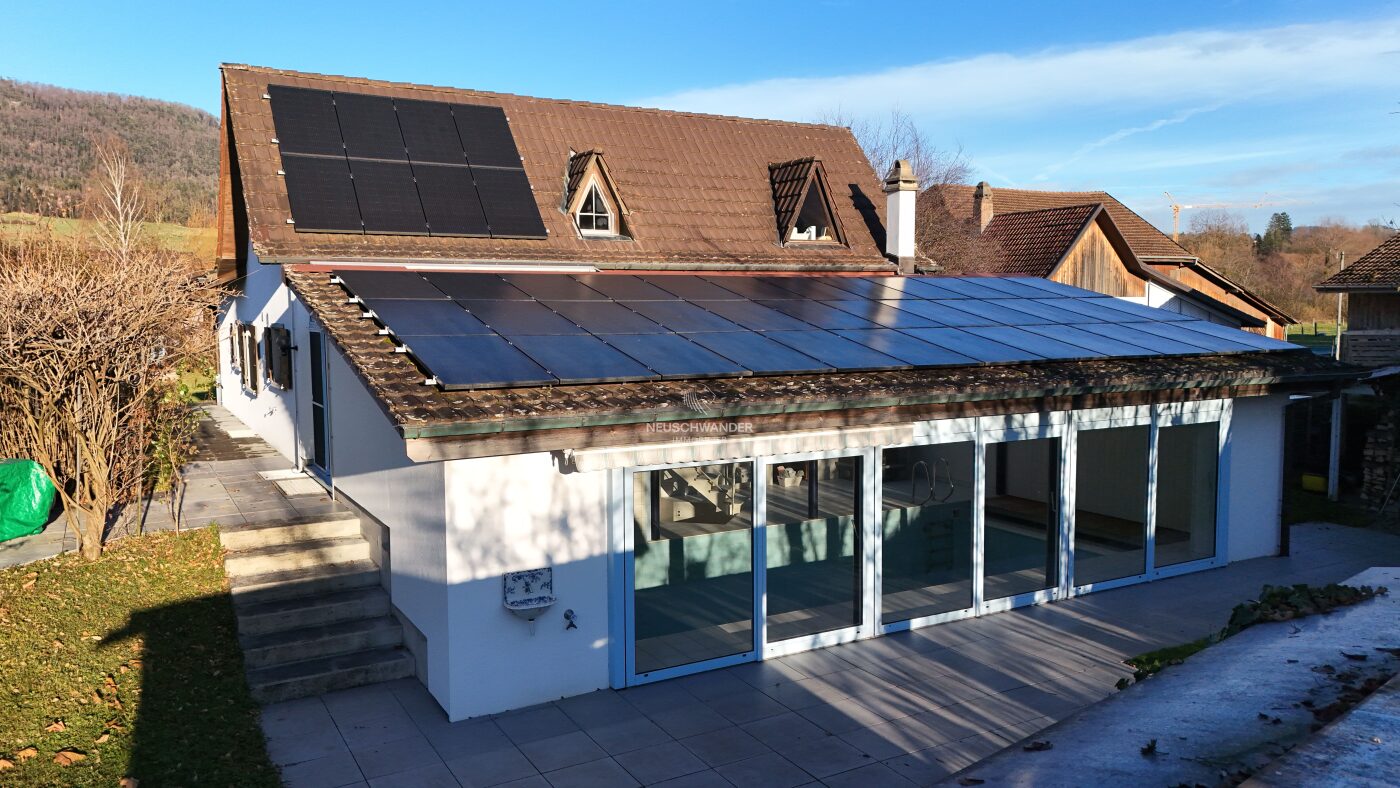 Côté véranda - piscine intérieure