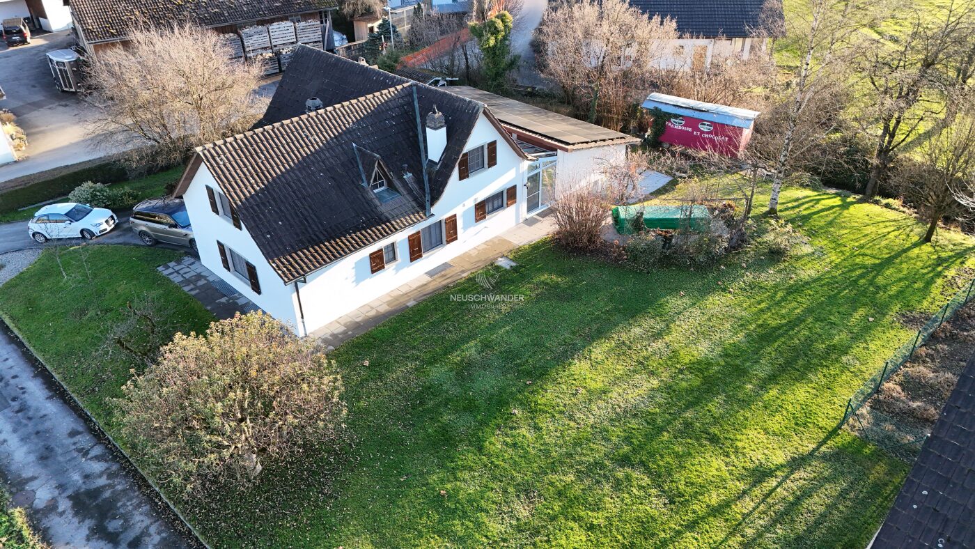 Vue aérienne de la maison et sa parcelle