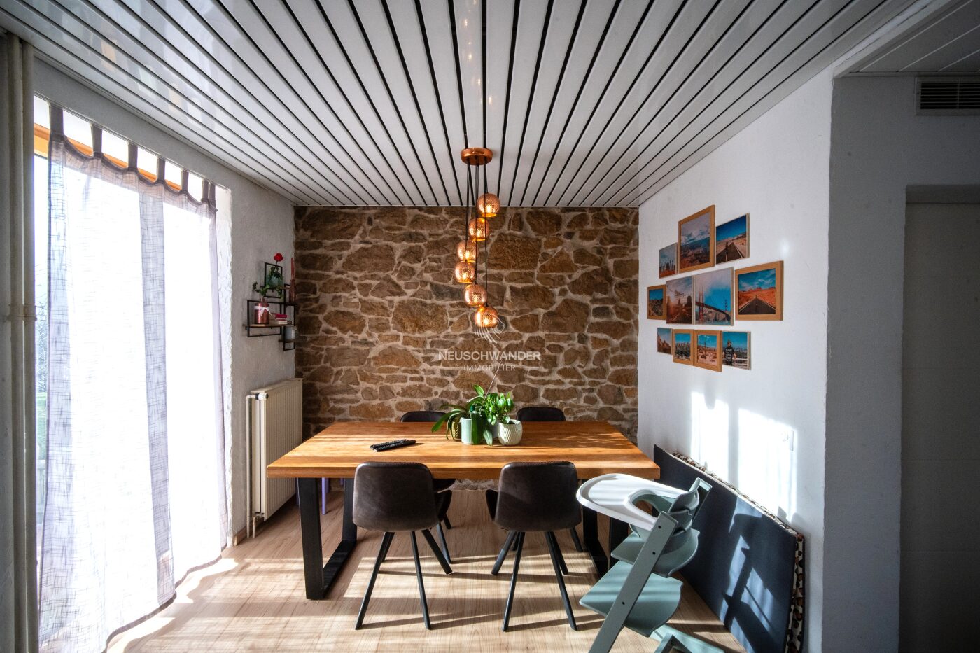 Salle à manger ouverte sur le salon