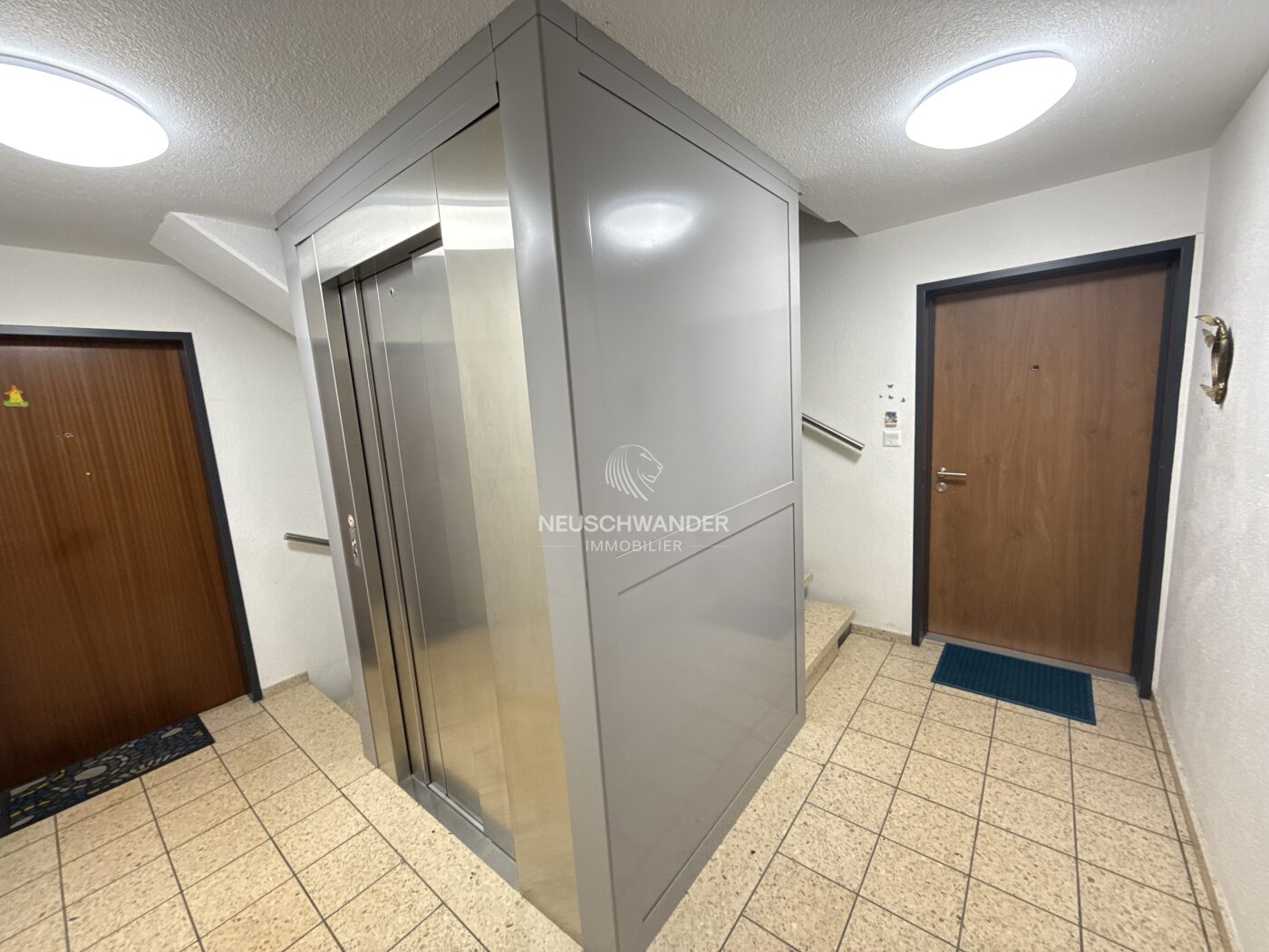 Couloir commun avec ascenseur