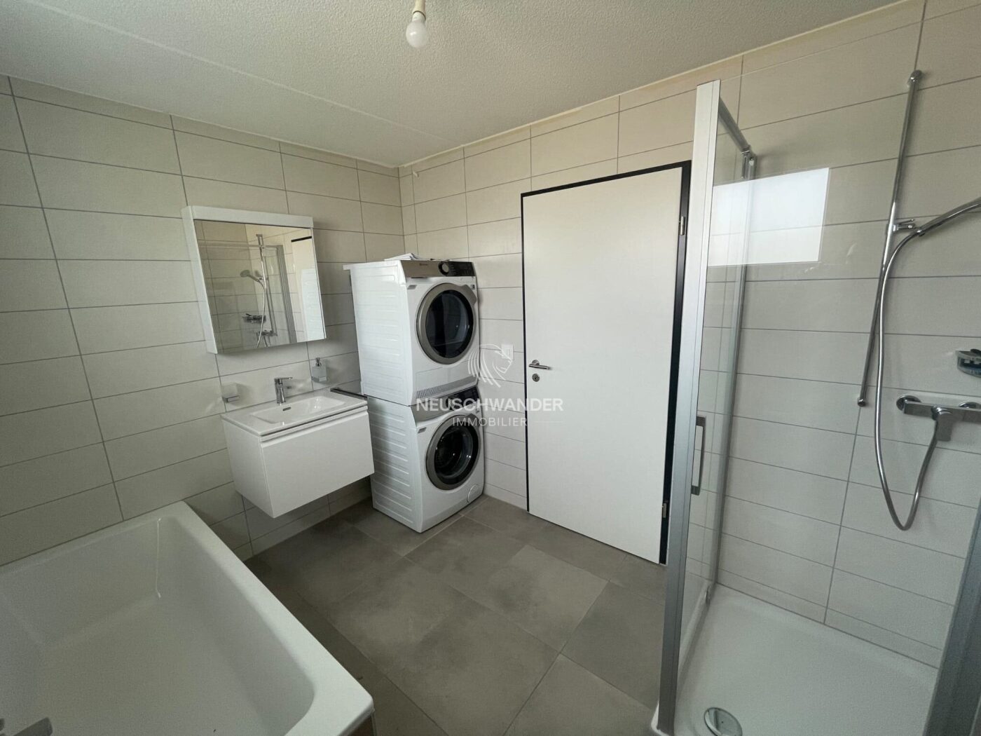 Salle de bain toute équipée