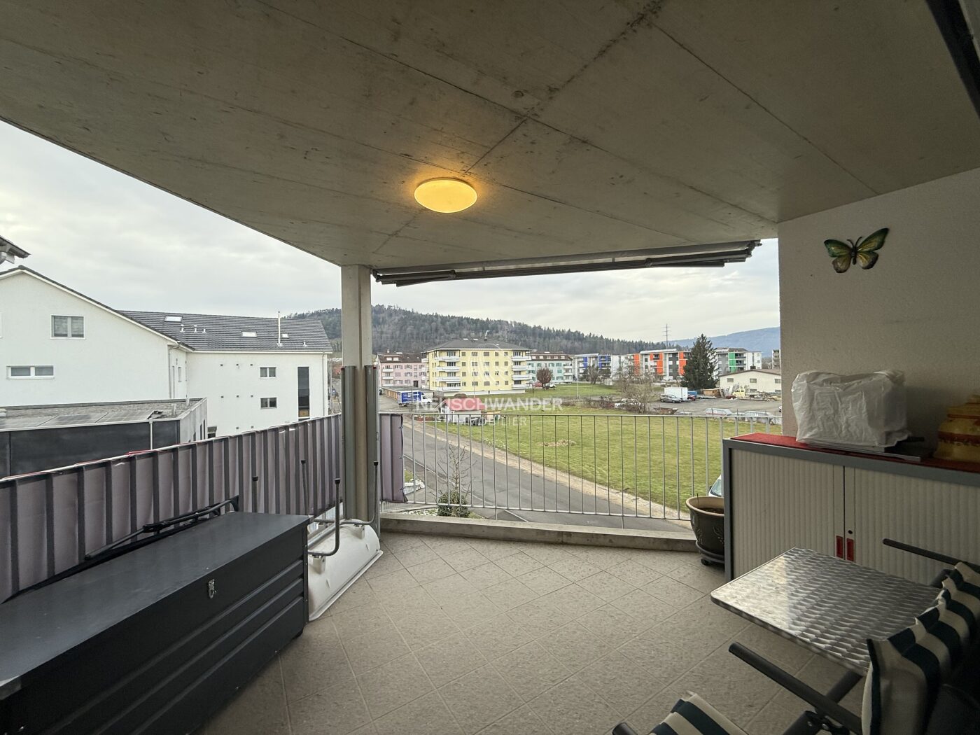 Terrasse avec protection et store électrique