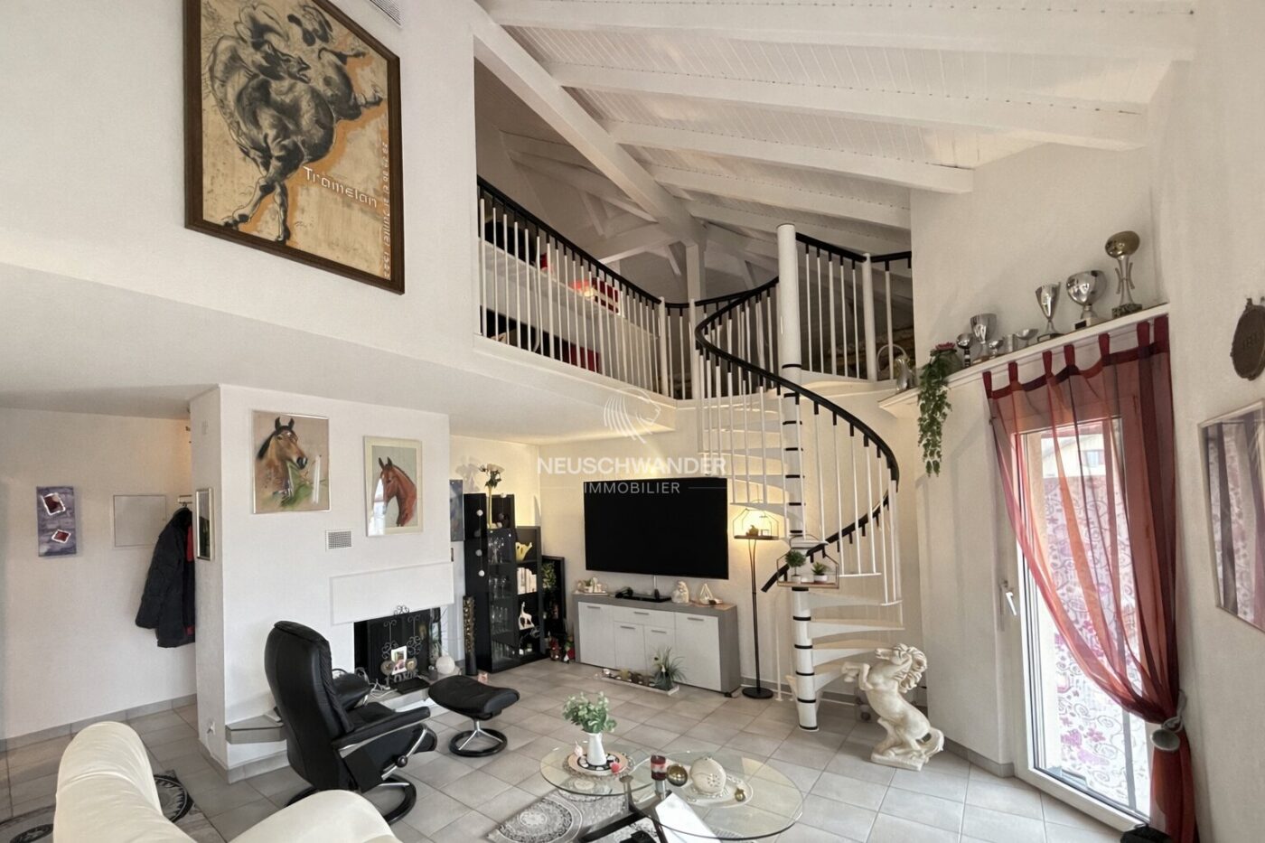 Séjour avec accès à la mezzanine