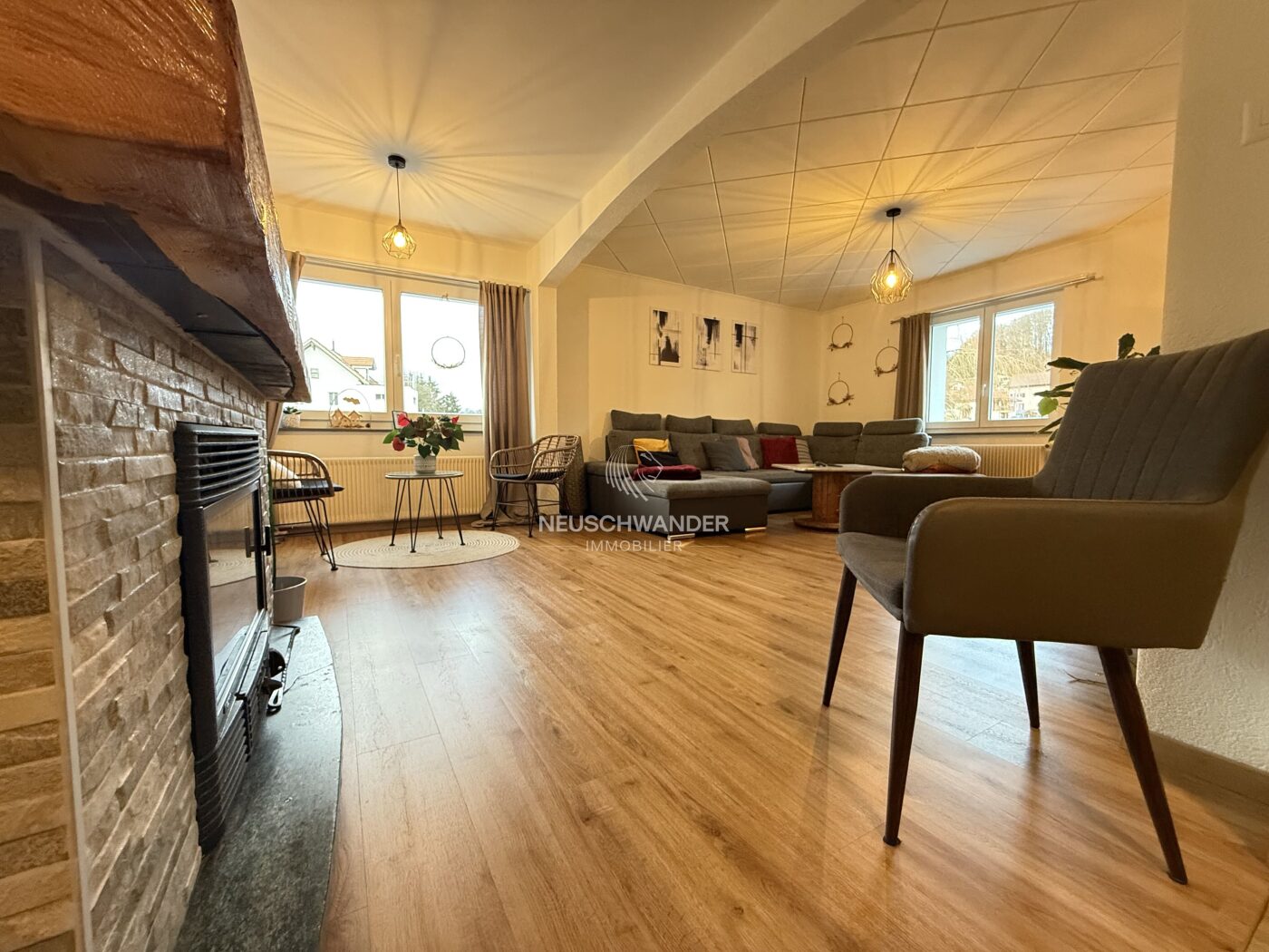 Vue du salon - séjour depuis la cheminée