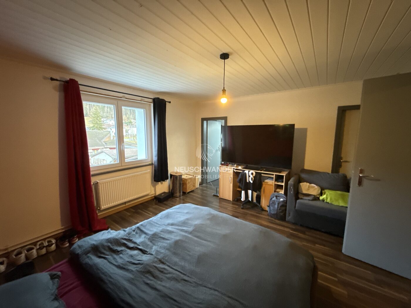 Chambre à coucher avec salle d'eau attenante