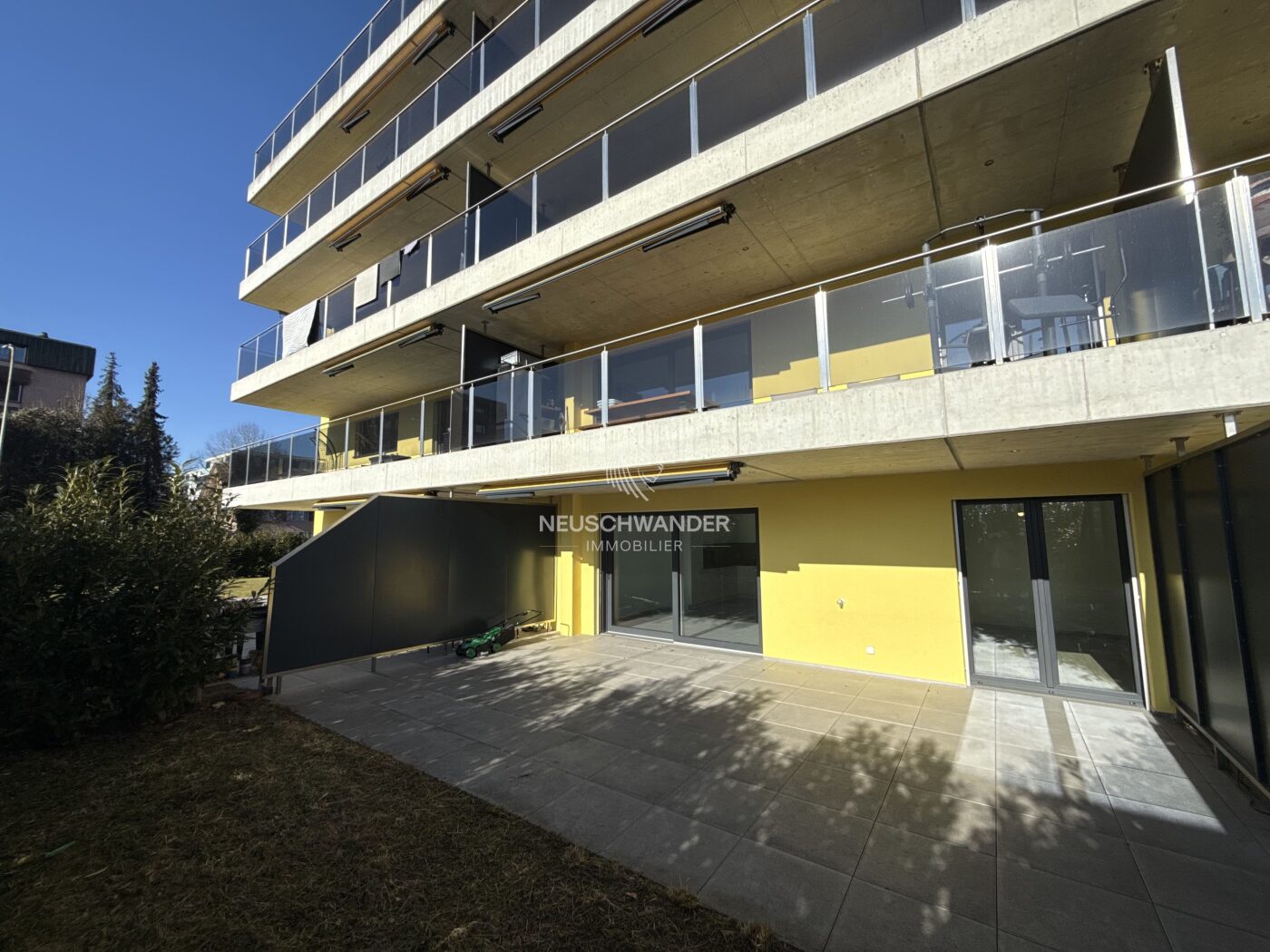 Terrasse couverte et terrain privatif