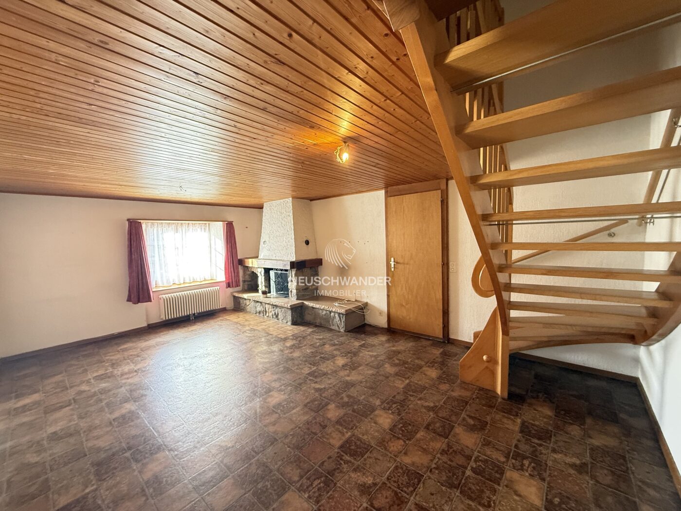 Salon avec cheminée