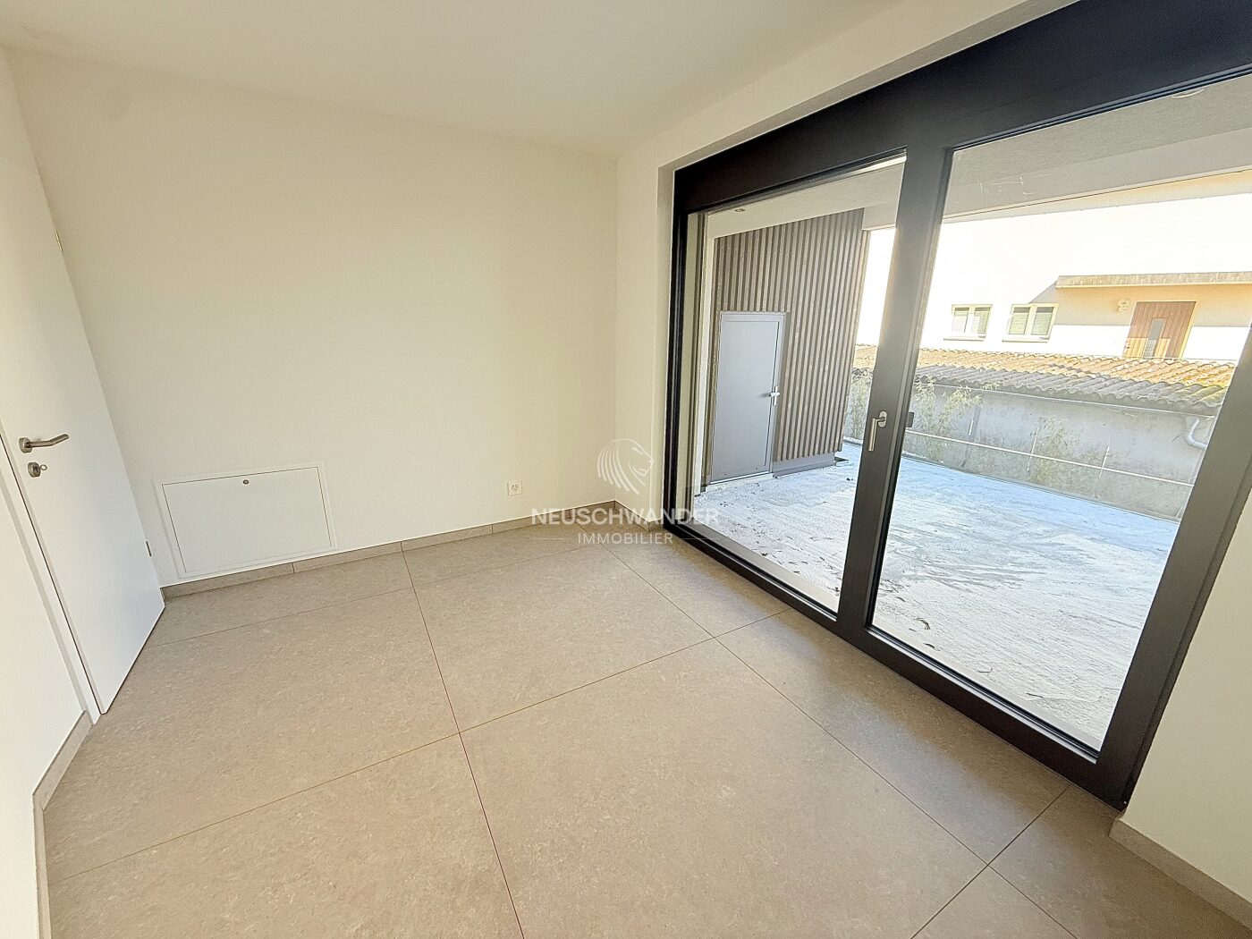 Bureau au rez avec terrasse