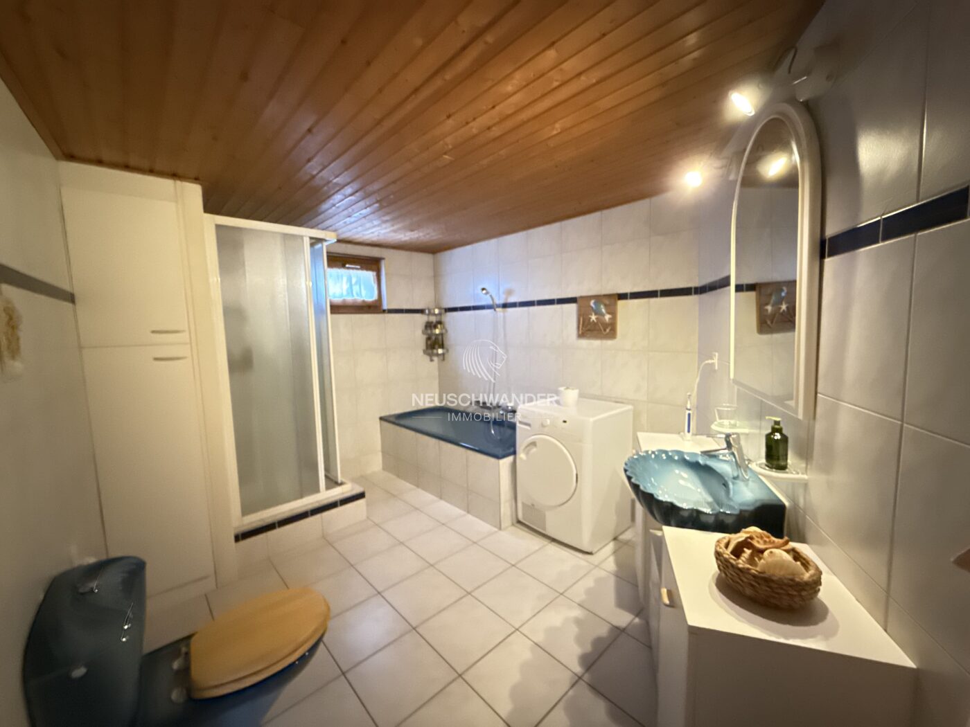 Salle de bains toute équipée