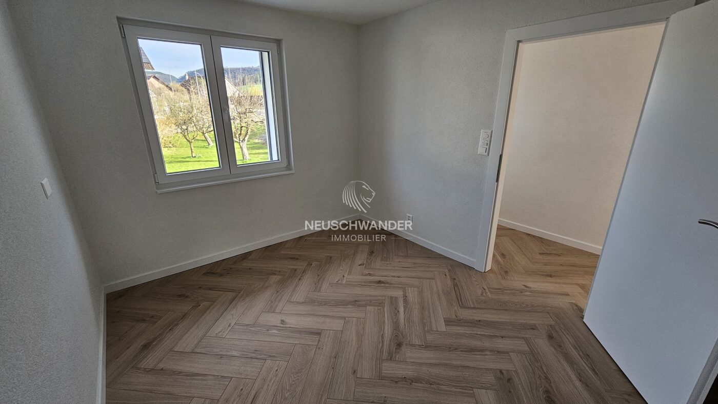 Chambre/bureau au rez-supérieur proche de l'entrée principale