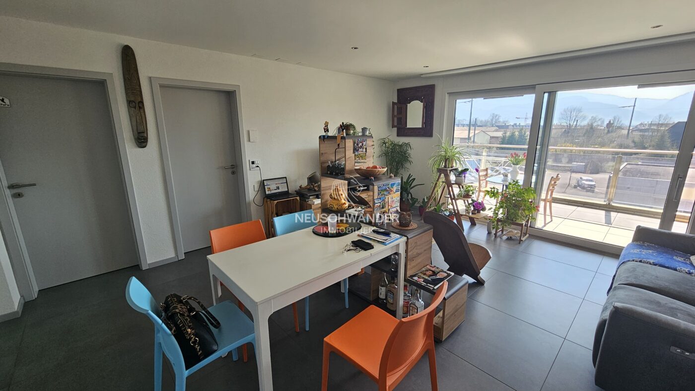 Salon - séjour avec accès au balcon