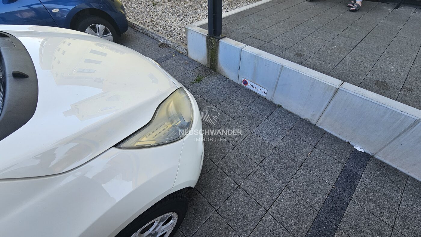 Place de parc extérieure