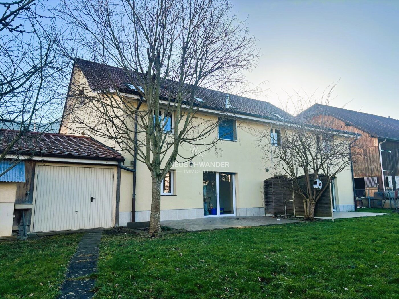 Arrière du bâtiment, jardin commun