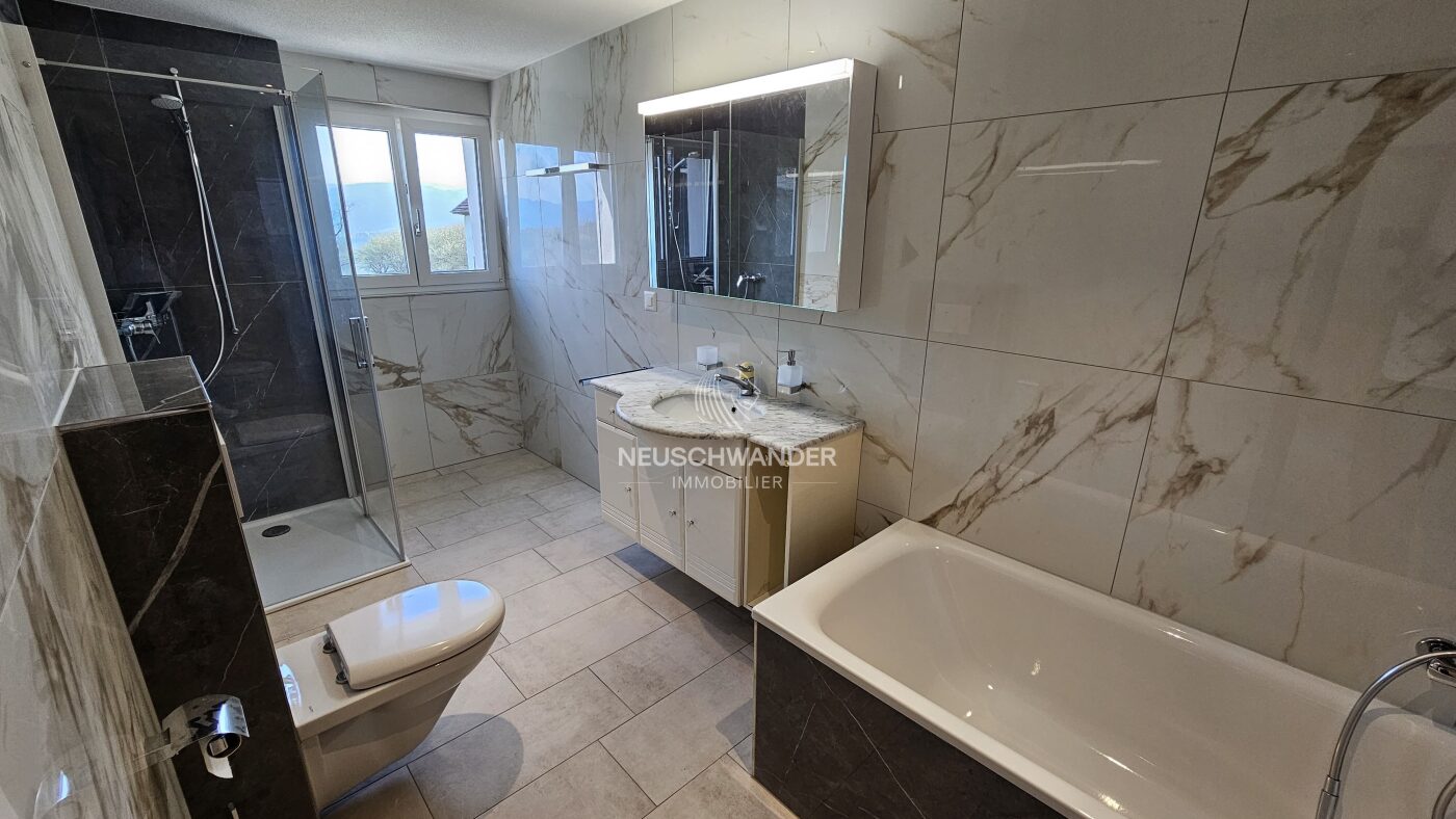 Salle de bain principale toute équipée