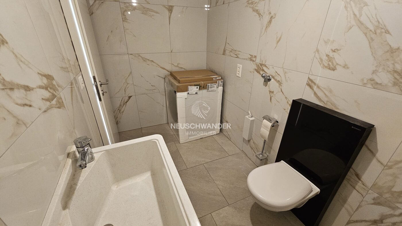 WC visiteurs avec lave-linge / buanderie