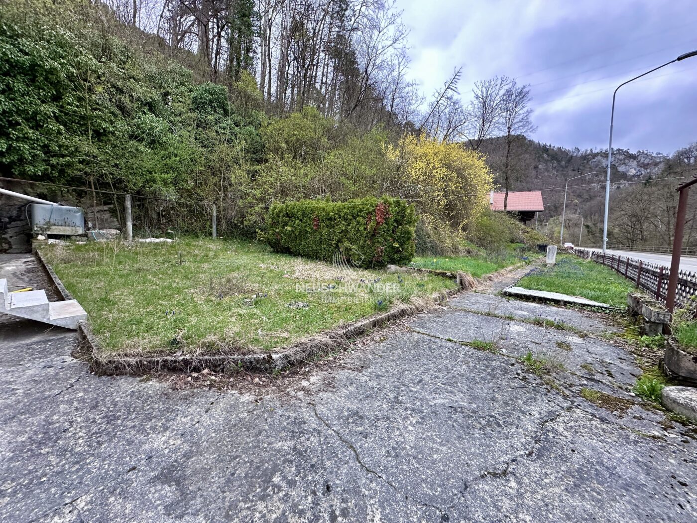 Jardin privatif avec clôture