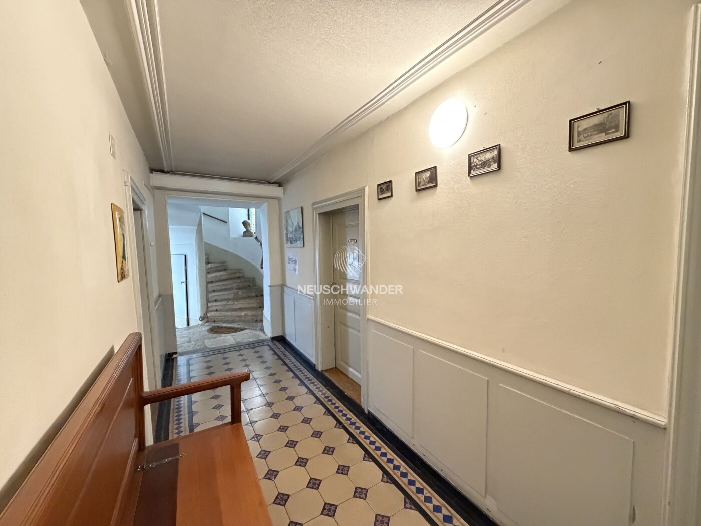 Suite du hall d'entrée