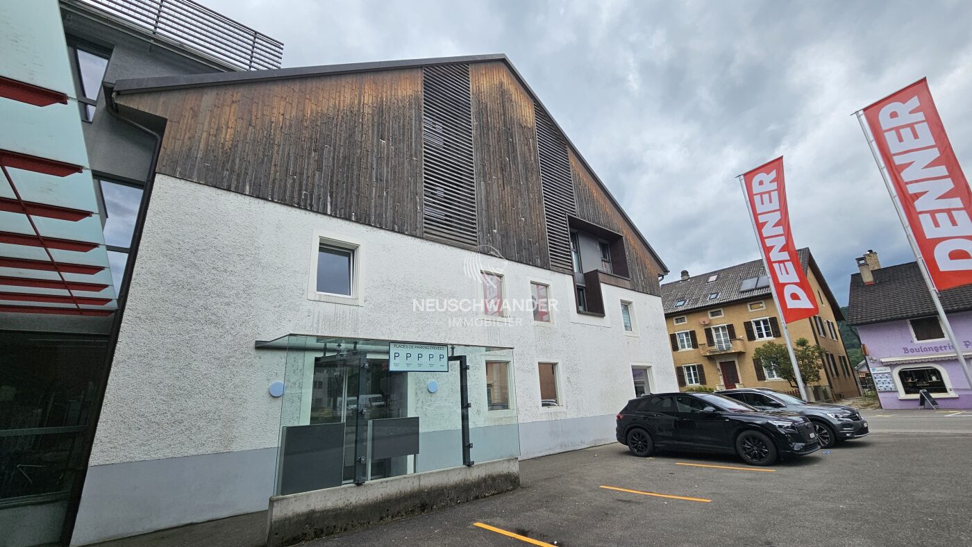 Façade avec côté entrée
