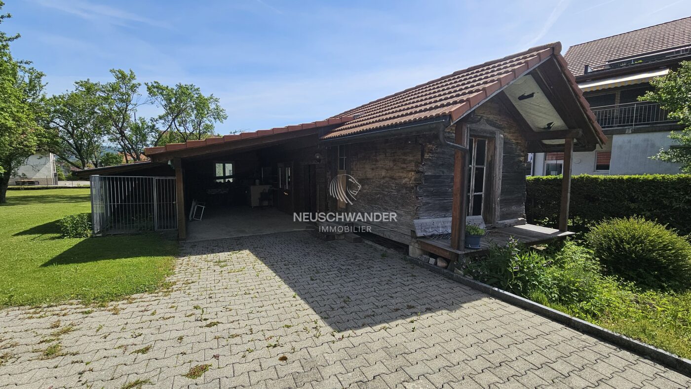 Chalet / annexe et couvert à voiture