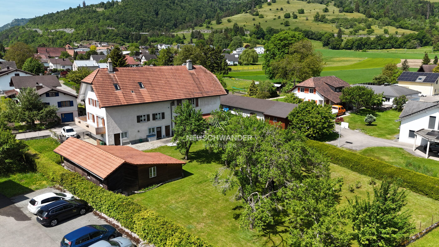 Vue principale de toute la parcelle, des 2 maisons doubles comprenant 3 appartements, les annexes et la parcelle constructible