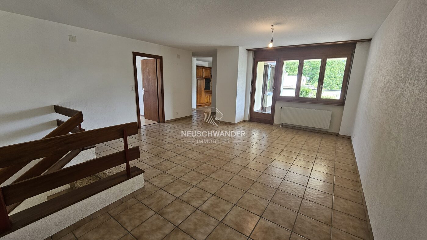 Etage supérieur / coin salle à manger ou bureau