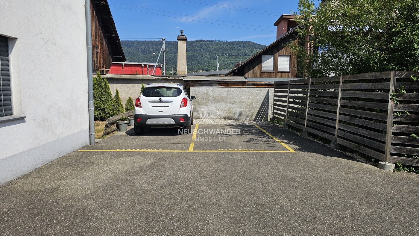 Place de parc extérieur disponible