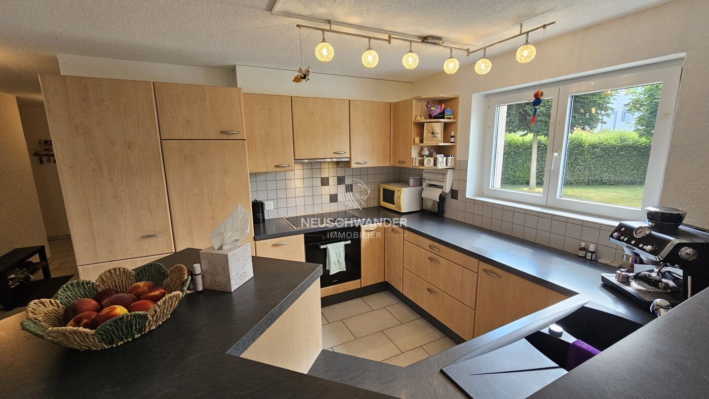 Cuisine agencée, habitable avec bar