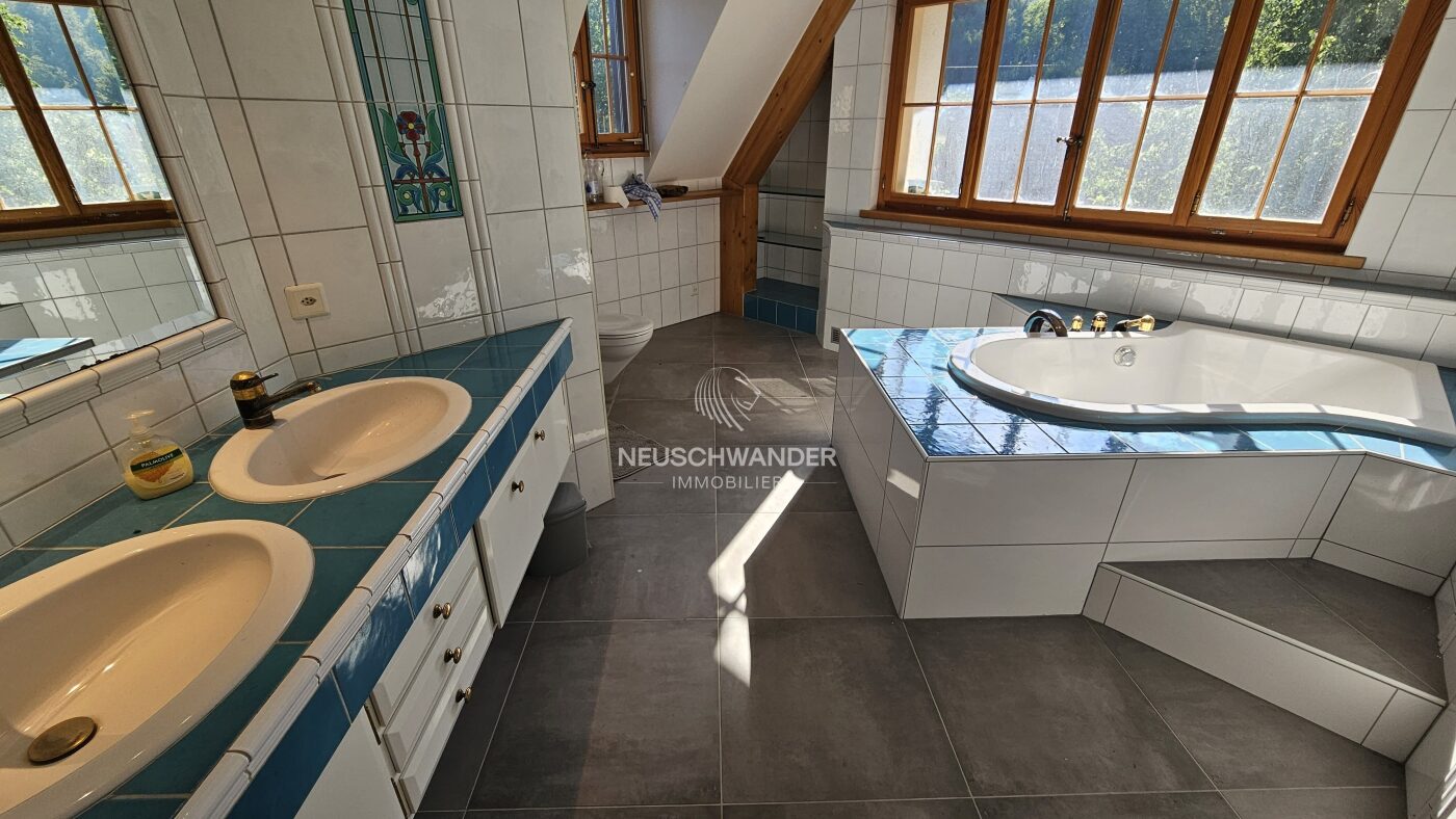 Salle de bain entièrement équipée