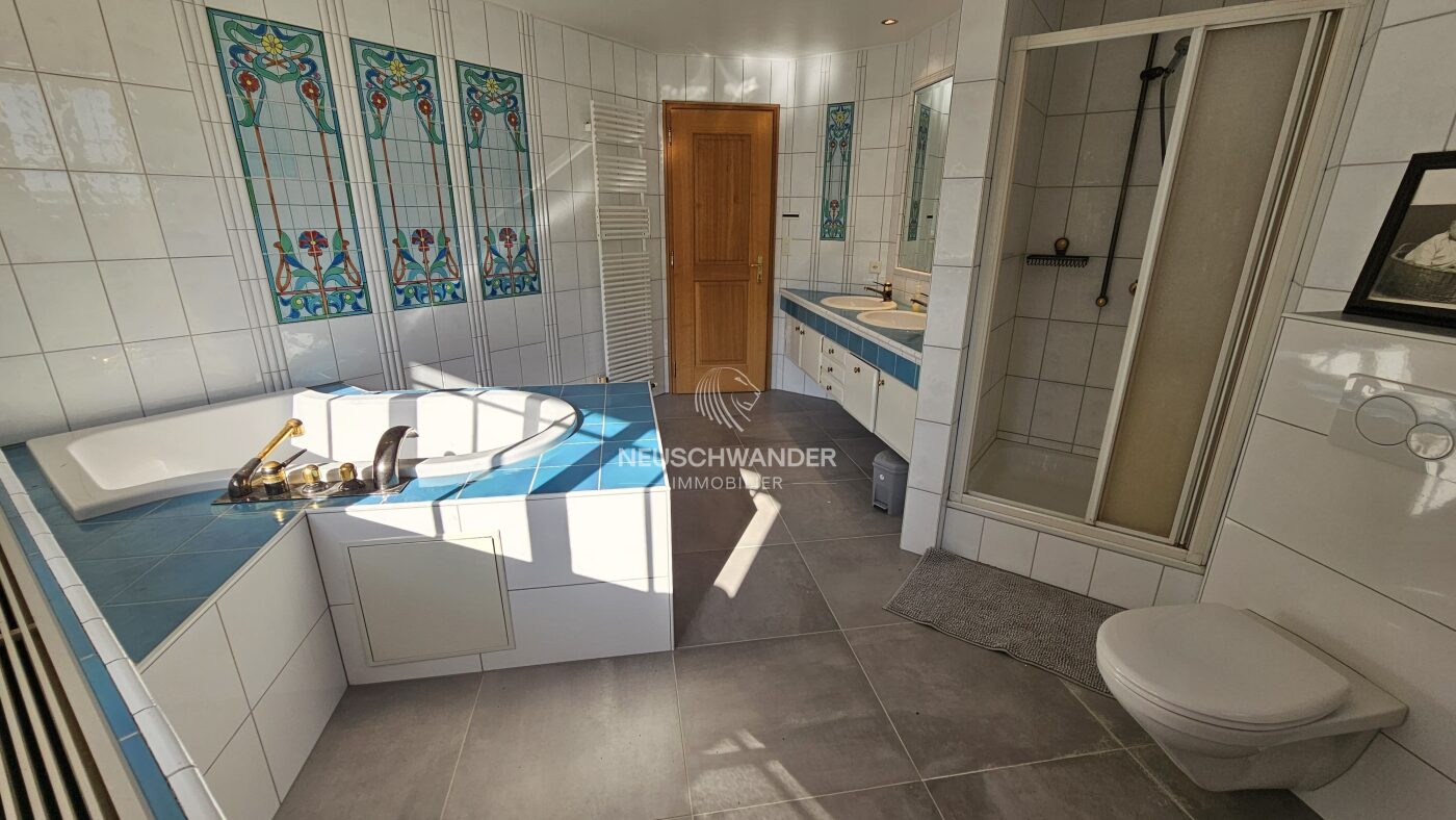 Salle de bain entièrement équipée