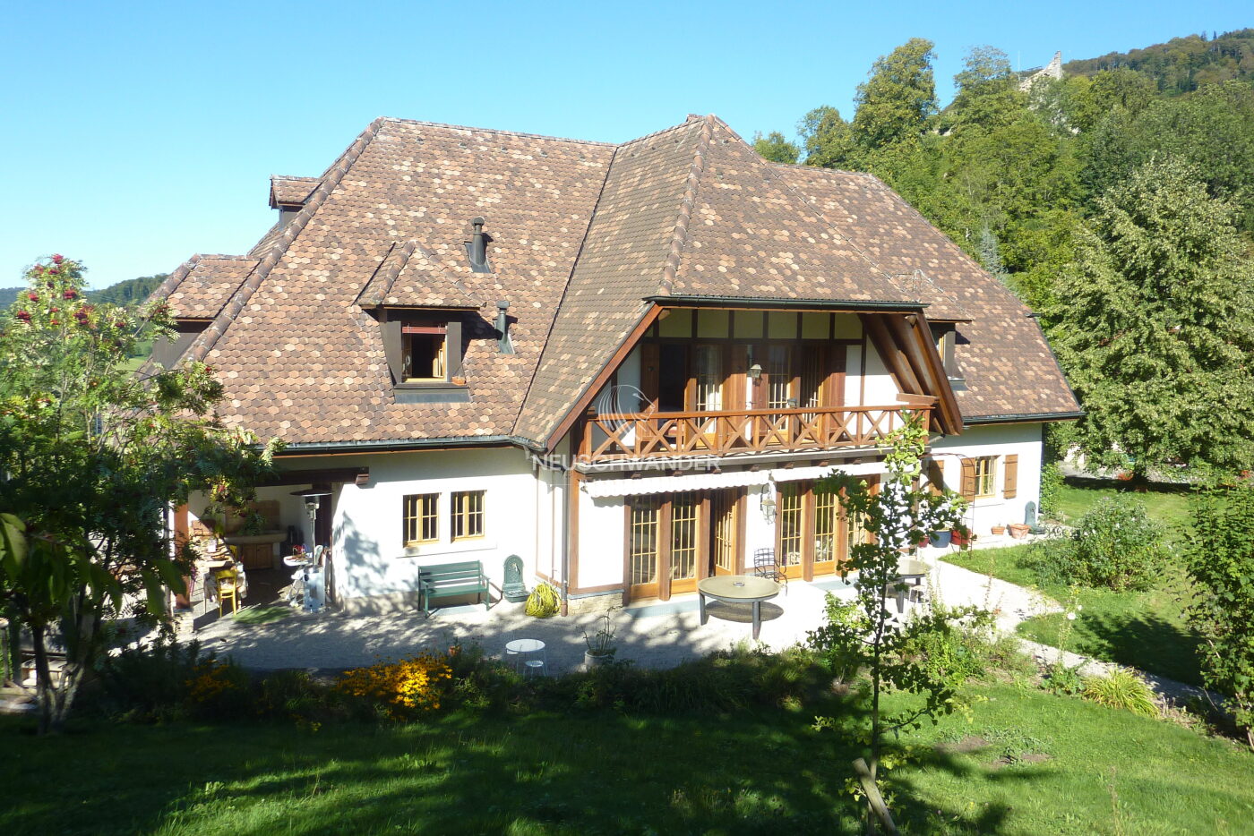 La maison et sa terrasse lorsqu'elle était habitée