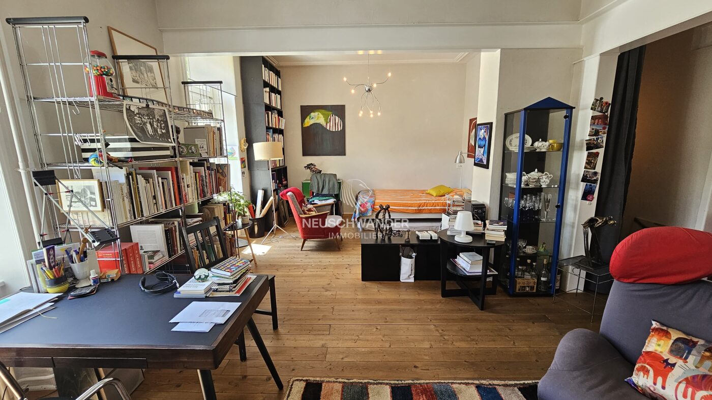 Coin salon - séjour ouvert sur la chambre à coucher