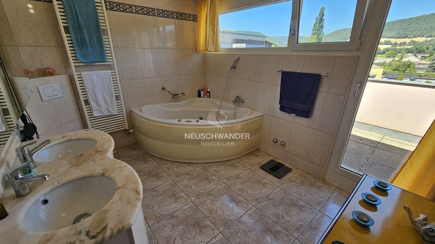 Salle de bain entièrement équipée
