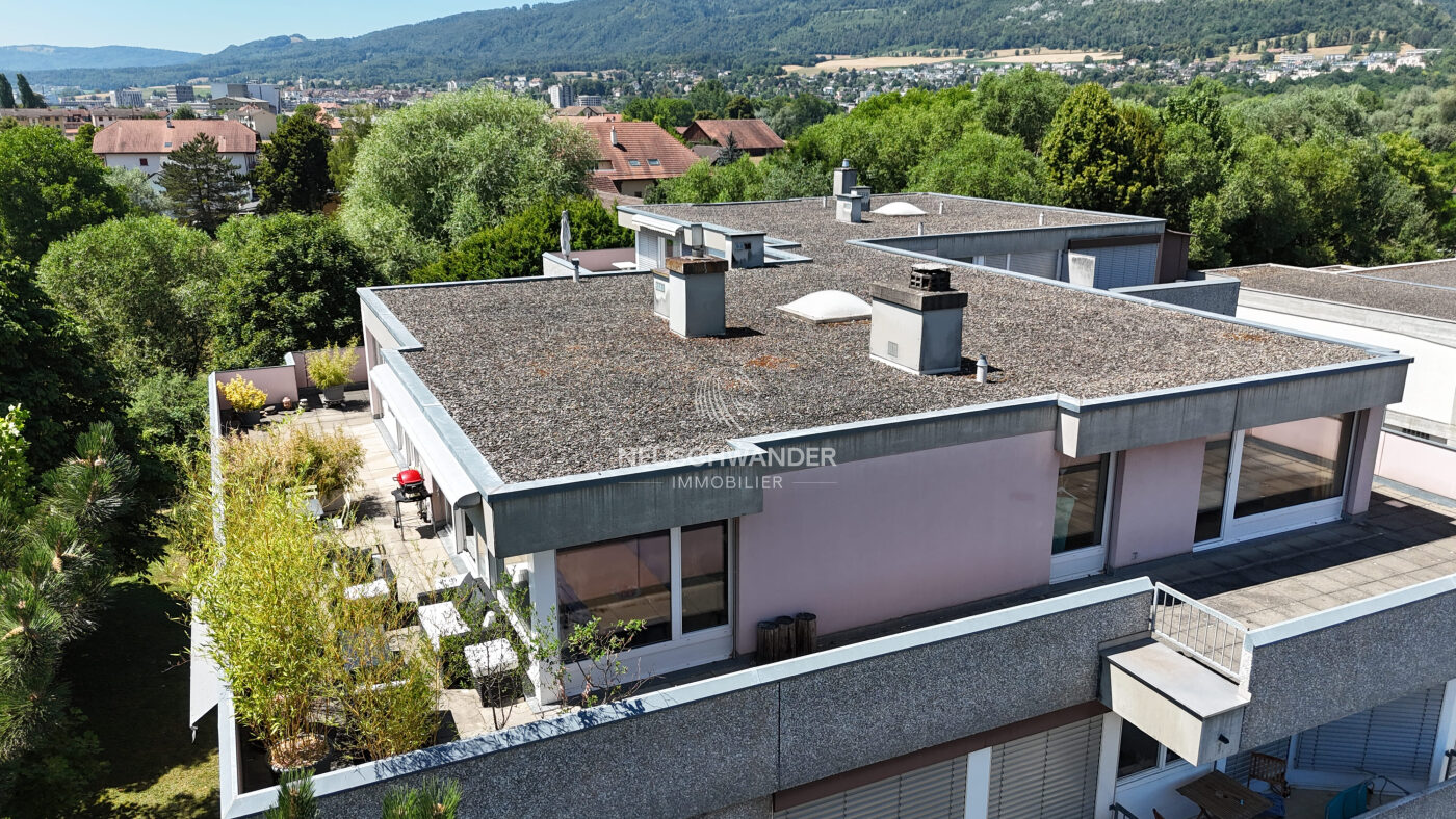 Vue de la terrasse Sud-Est et vue sur Delémont et vallée !
