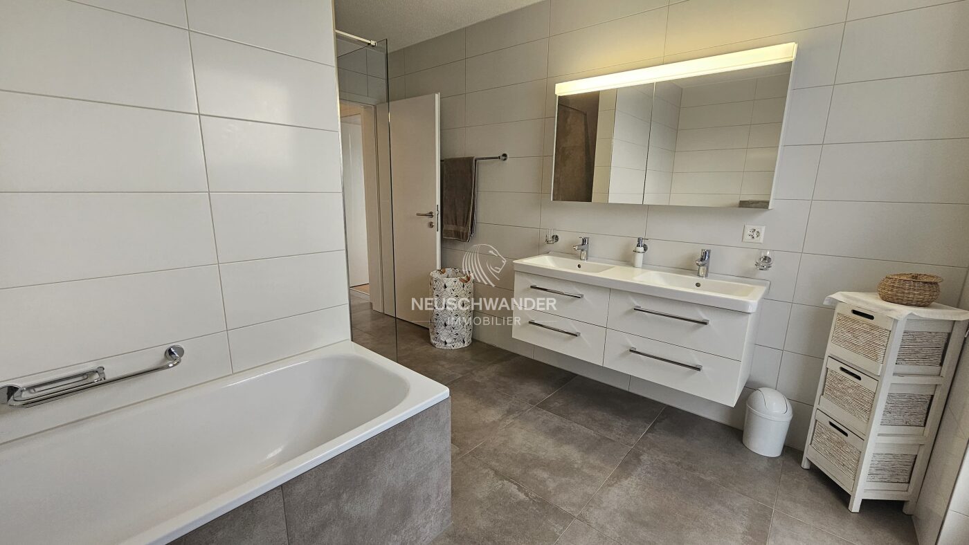 Salle de bain entièrement équipée