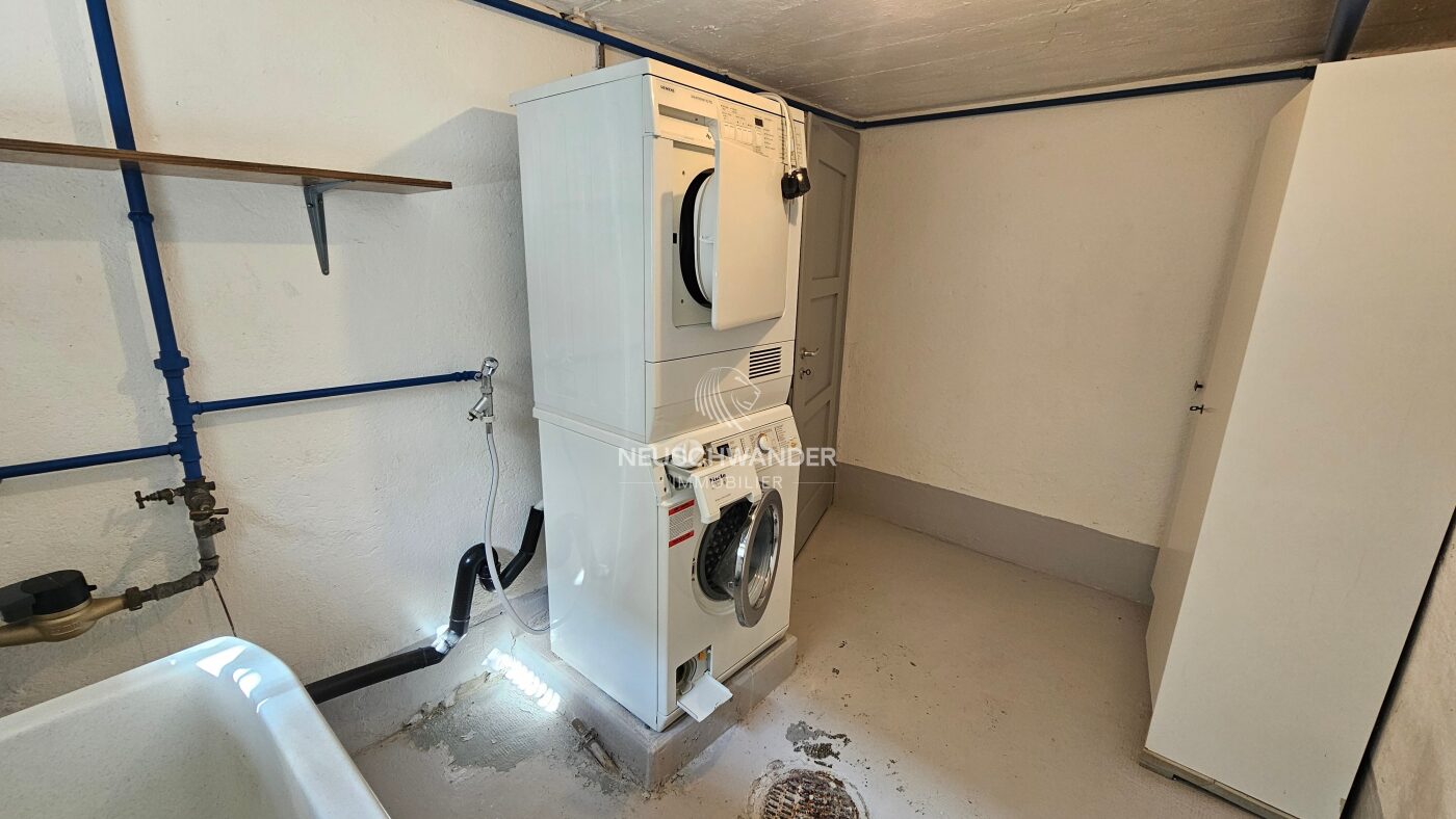 Buanderie privative avec lave et sèche-linge