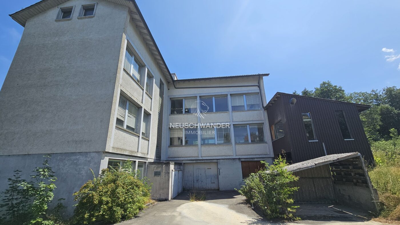 Côté OUEST du bâtiment