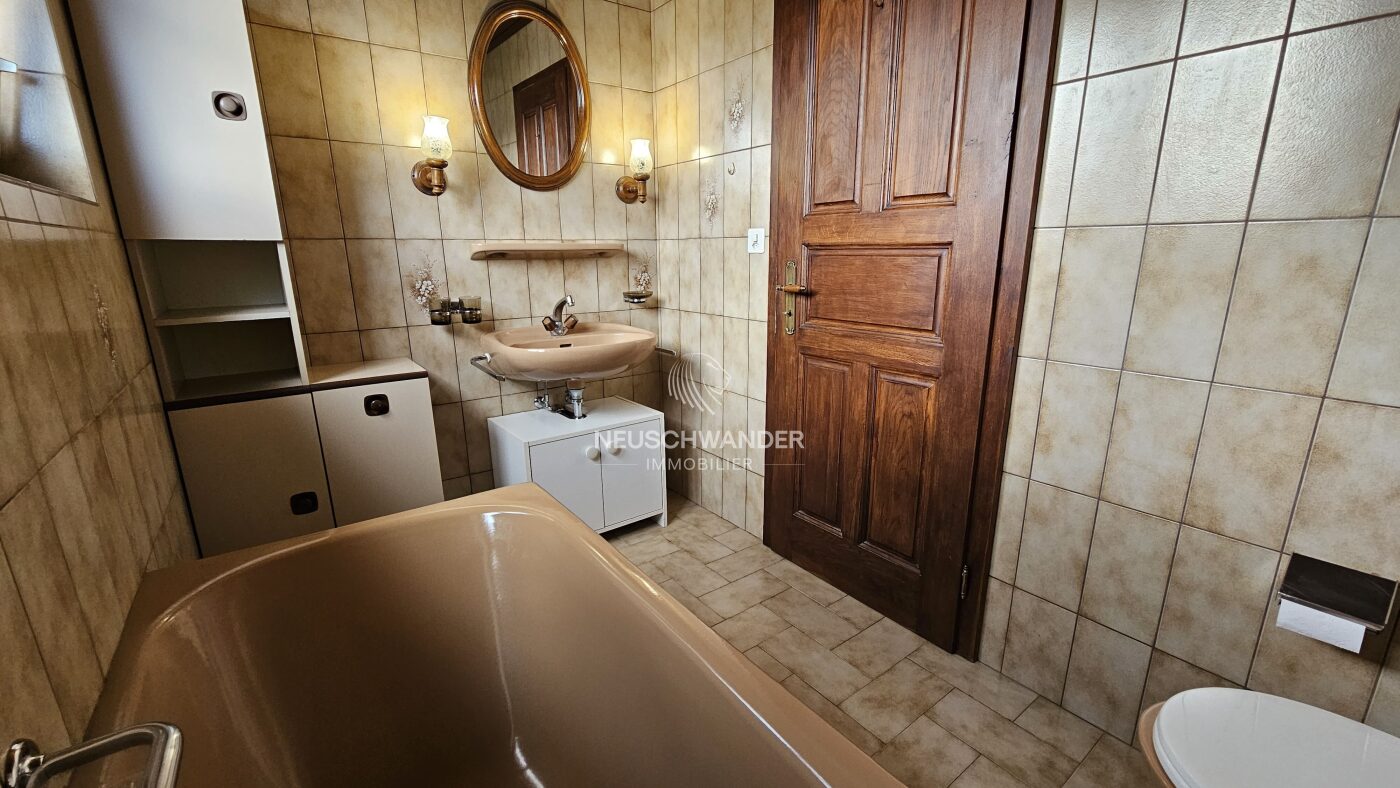 Salle de bains entièrement équipée