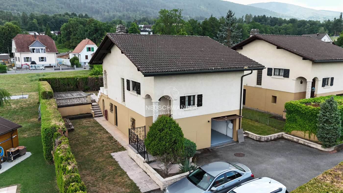 Façade principale et vue de la parcelle