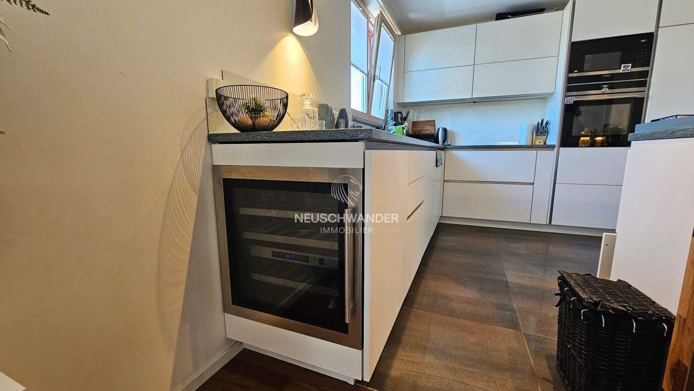 Armoire à vin intégrée dans la cuisine
