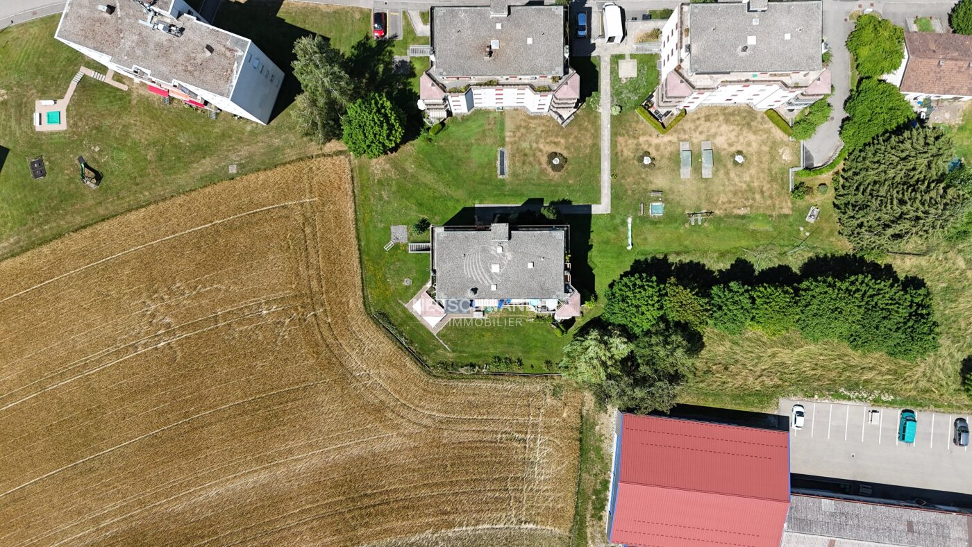 Vue de la parcelle entourant l'immeuble