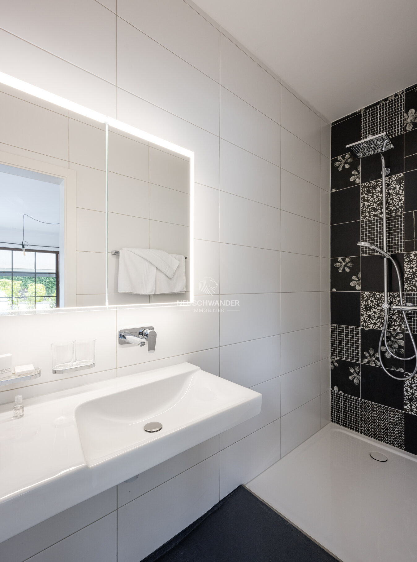 Salle d'eau chambre rez
