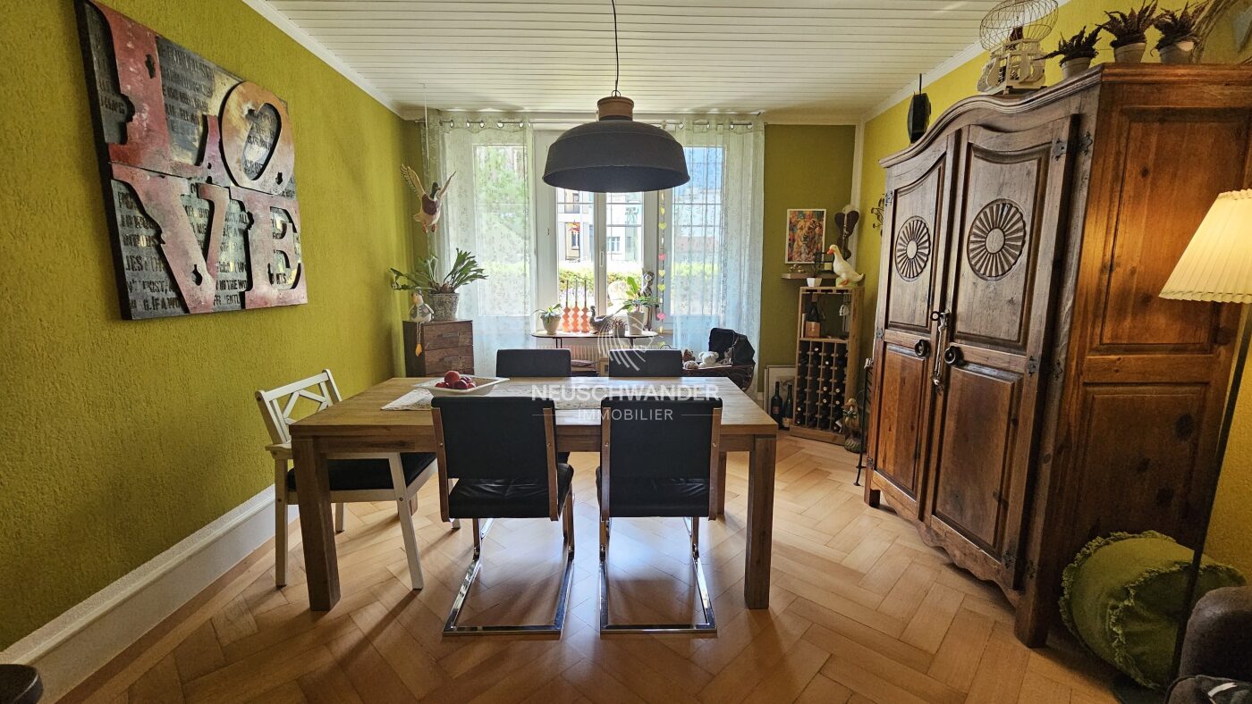 Salle à manger, peut facilement être utilisé comme chambre