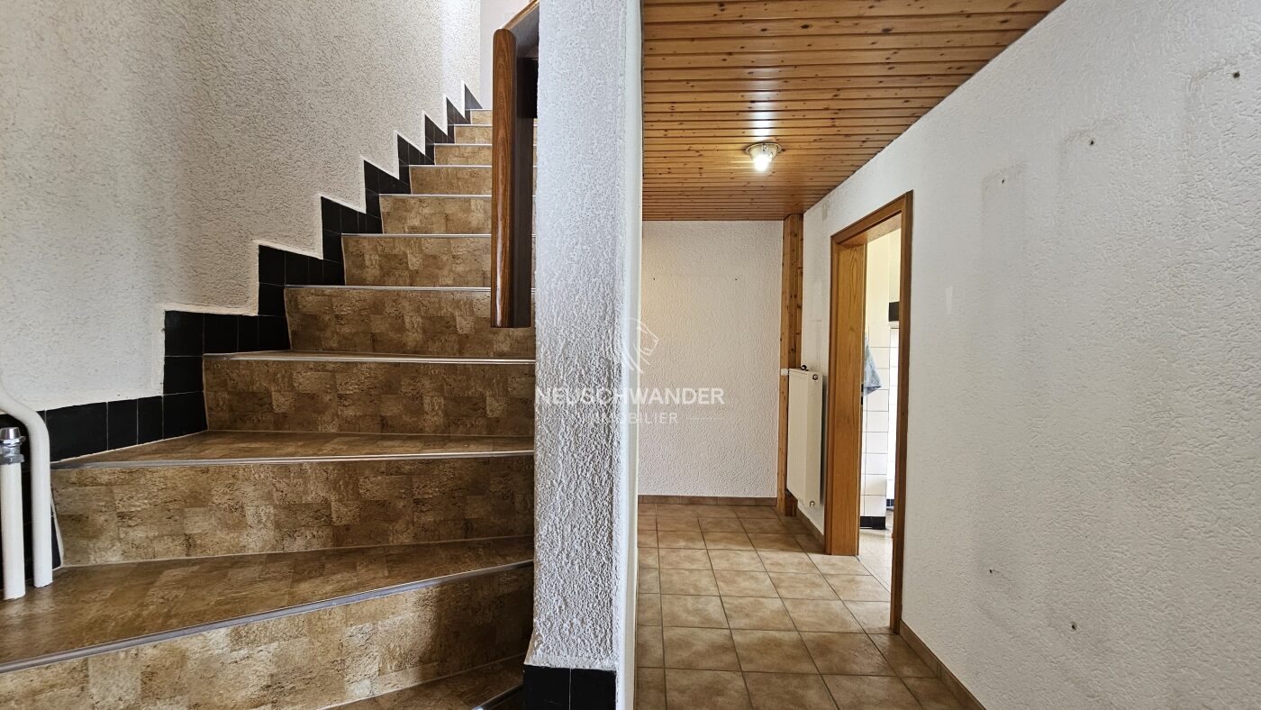 Escalier pour accéder au 1er étage