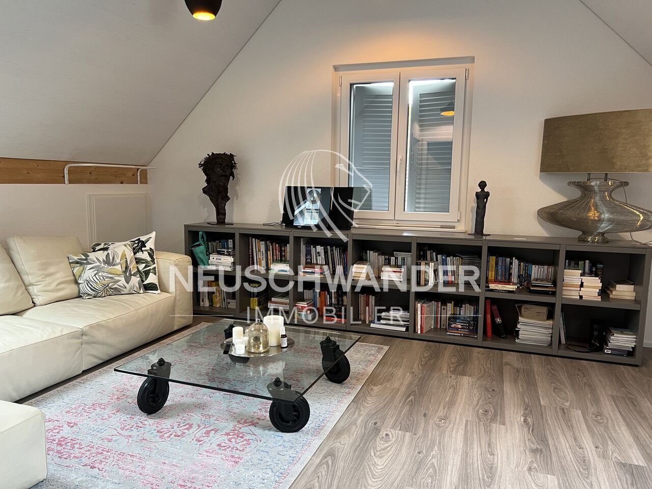 Espace mezzanine ouverte à l'étage facilement transformable en chambre